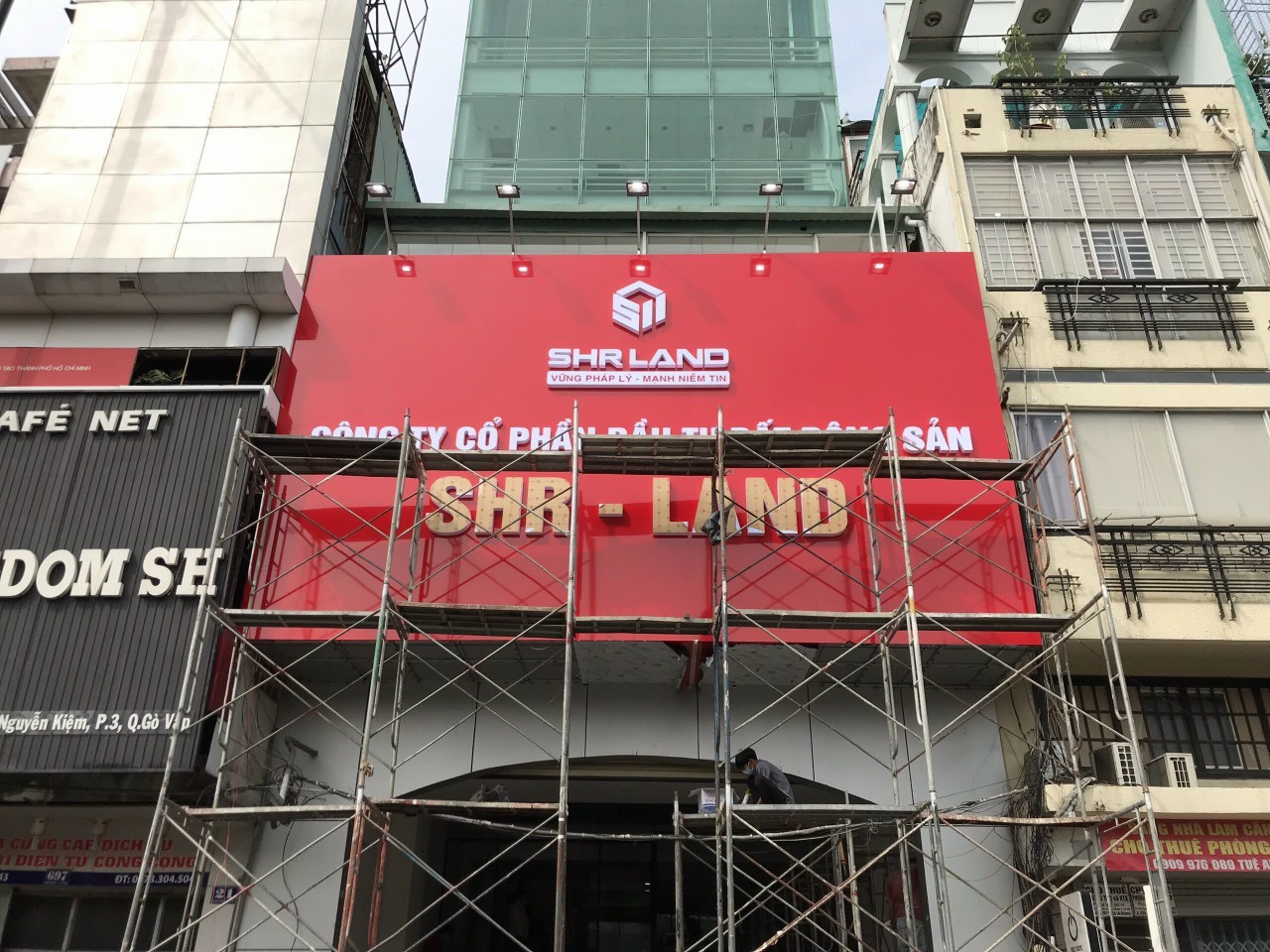 Bảng hiệu Bất Động Sản SHR LAND